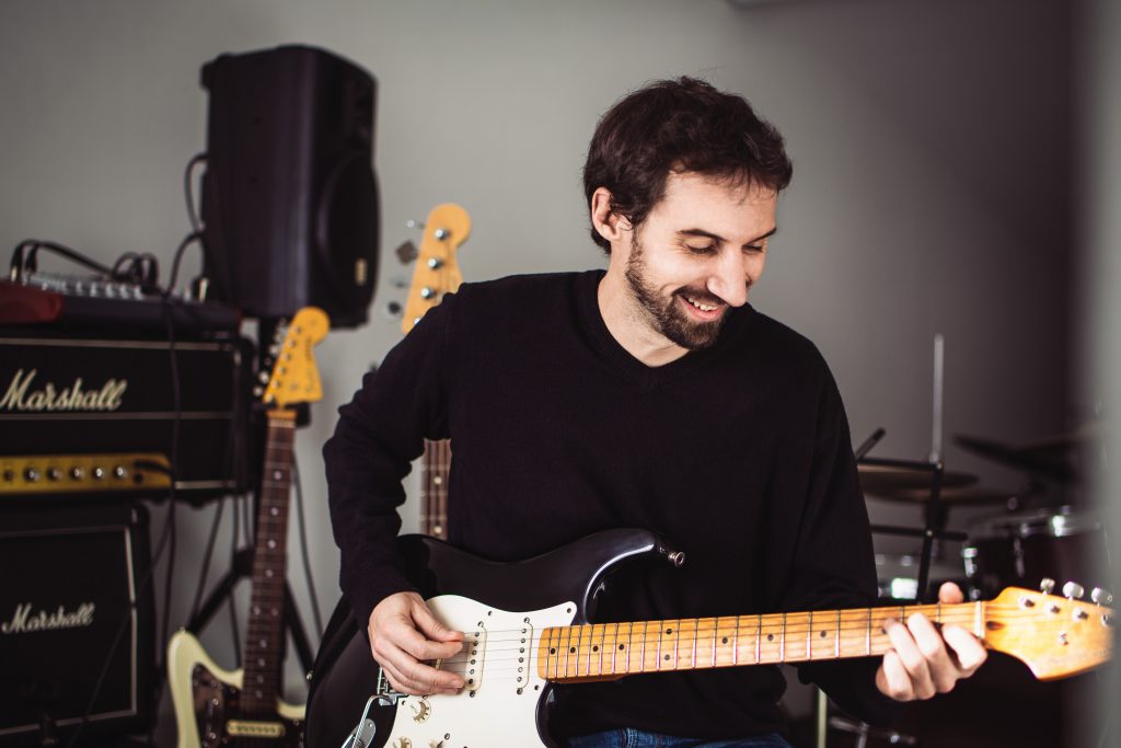 Nicolas Féroul professeur guitare & basse Poignets lyonnais